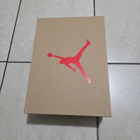 Empty Shoe Box - Picture 4 of 7